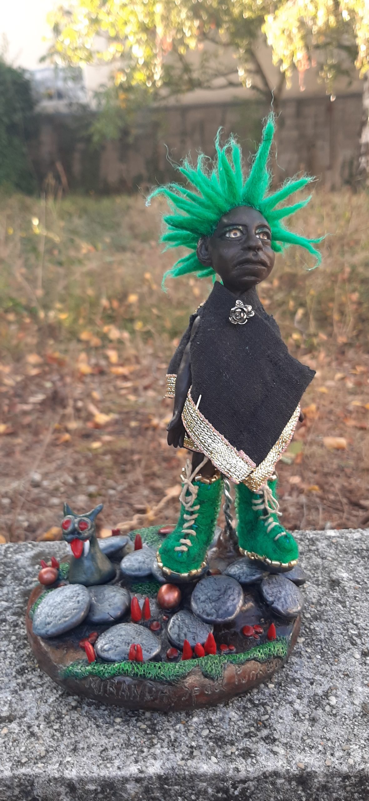 Silver rose and apple green humanoid